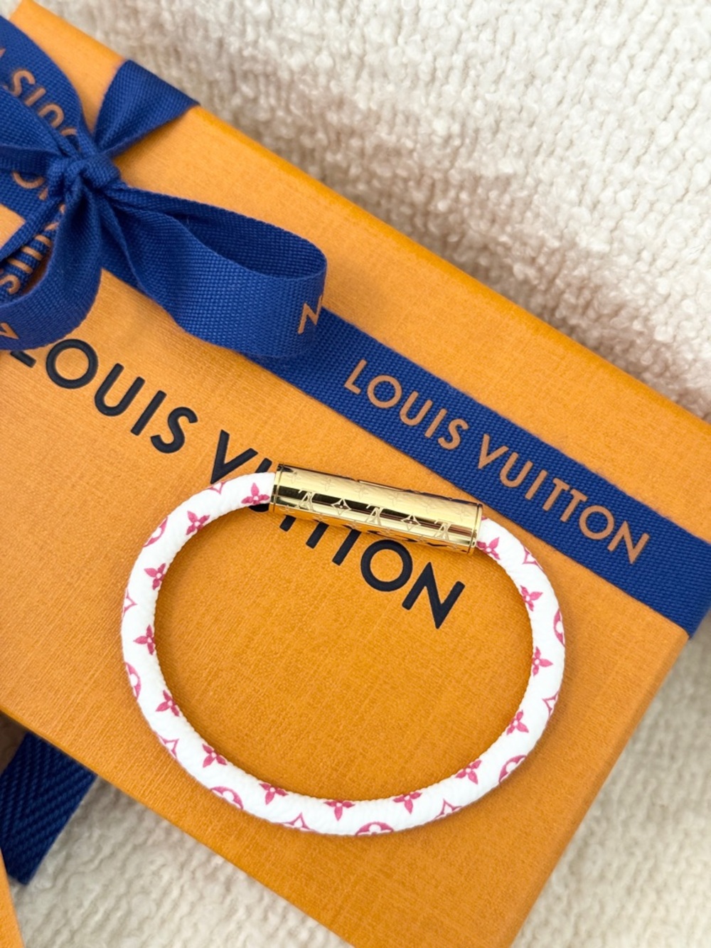 ✨NEW✨Louis Vuitton 2026 Monogram LV Confidential Bracelet 17 cm - White - Picture 4 of 10
